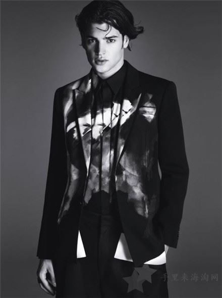 Givenchy是几线品牌 Givenchy属于什么档次 纪梵希 · GIVENCHY奢侈品是那个国家的是什么档次0