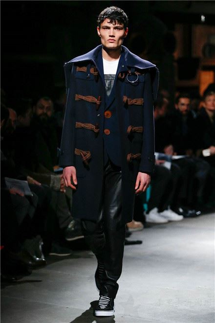 Givenchy是几线品牌 Givenchy属于什么档次 纪梵希 · GIVENCHY奢侈品是那个国家的是什么档次0